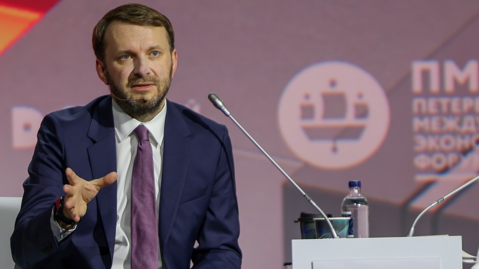 G7 „už nie je motorom rastu“, tvrdí vysokopostavený Putinov poradca