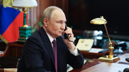 Putin a prezident SAE rokovali o konflikte medzi Iránom a Izraelom
