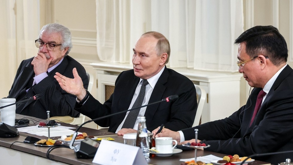Putin odhaľuje úskalia možného stretnutia so Zelenským