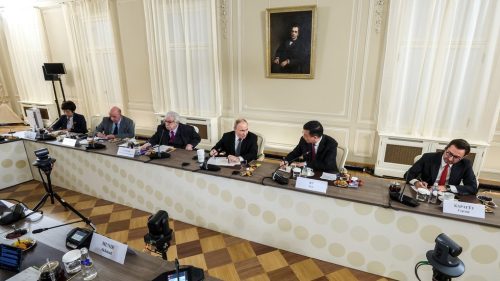 Zbrojenie NATO, konflikt medzi Iránom a Izraelom a nemecká angažovanosť na Ukrajine: Kľúčové poznatky z Putinových otázok a odpovedí
