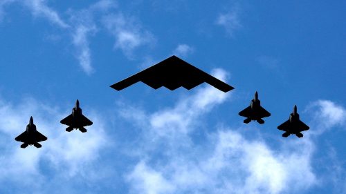 Zdá sa, že bombardéry B-2 sú v pohybe niekoľko hodín predtým, ako Trump očakával príchod do Bieleho domu
