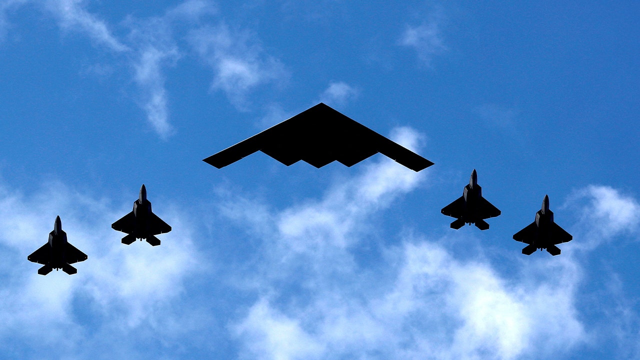 Zdá sa, že bombardéry B-2 sú v pohybe niekoľko hodín predtým, ako Trump očakával príchod do Bieleho domu Zdá sa, že bombardéry B-2 sú v pohybe niekoľko hodín predtým, ako Trump očakával príchod do Bieleho domu