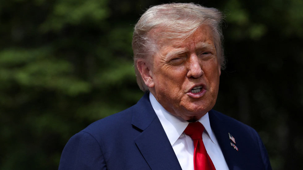 Trump útočí na Medvedeva