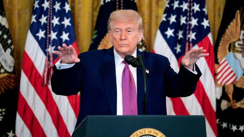 Trump vyzýva producentov ropy, aby „udržali ceny ropy na nízkej úrovni“