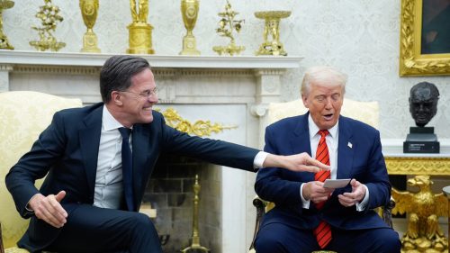 Trump zdieľa podlízavé správy od šéfa NATO