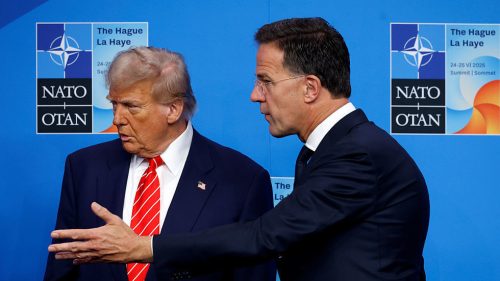 Šéf NATO nazýva Trumpa „otcom“
