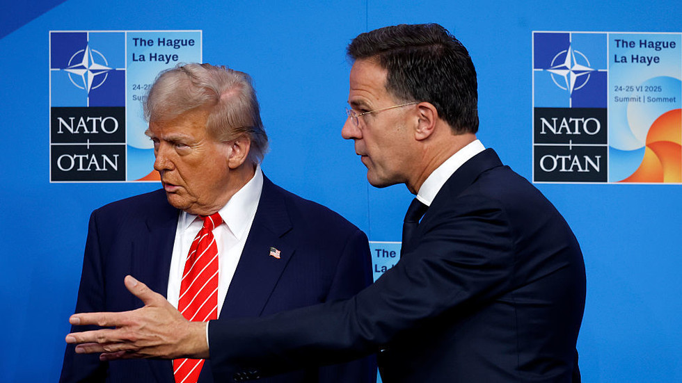 Šéf NATO nazýva Trumpa „otcom“
