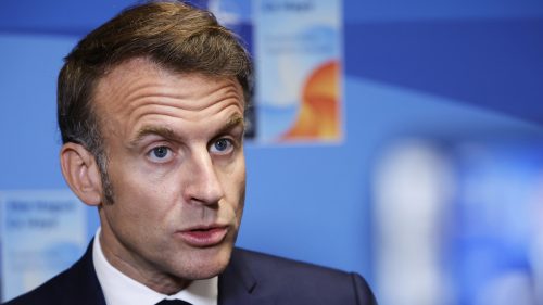 Macron: EÚ sa musí pripraviť na rozhovory s Ruskom
