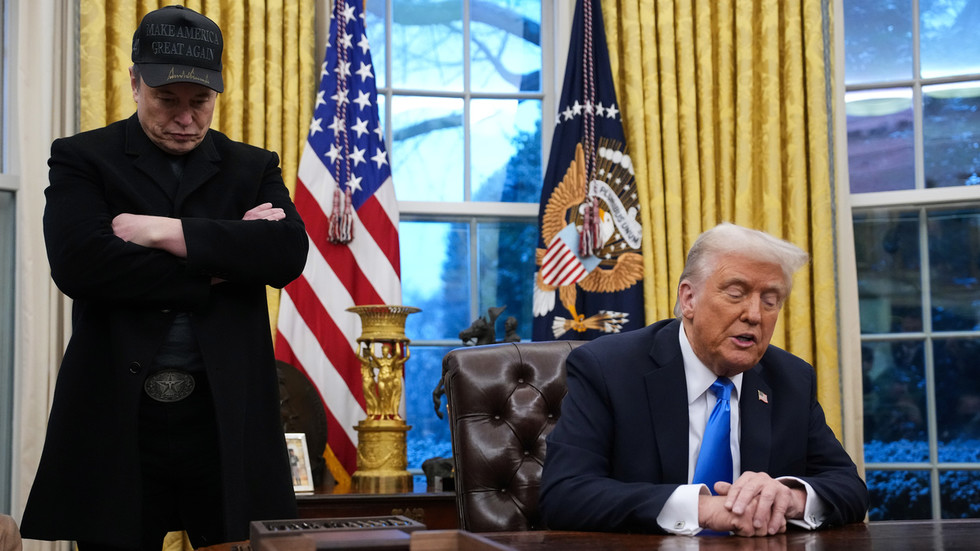 Trump hovorí, že „zváži“ deportáciu Elona Muska
