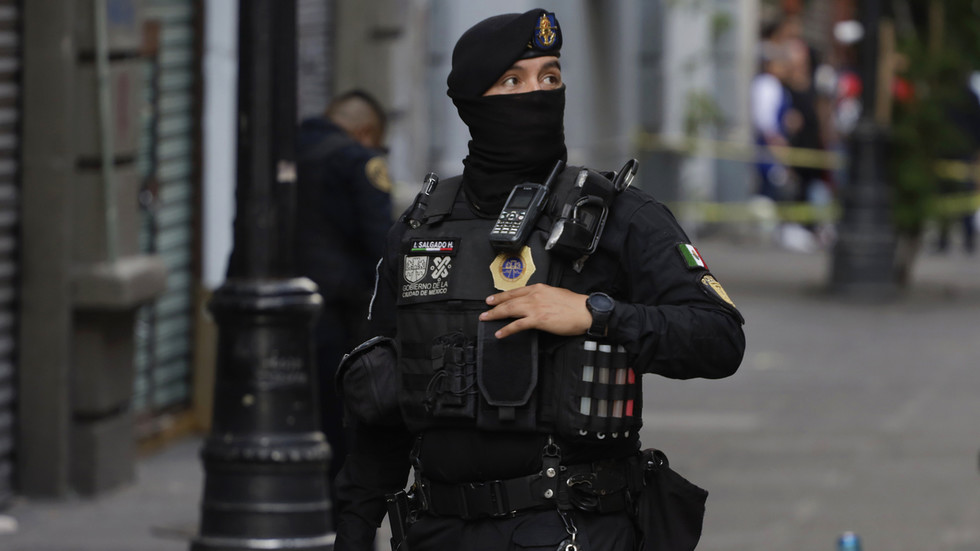 Mexický drogový kartel hackol telefón FBI, aby zabil informátorov, tvrdí správa
