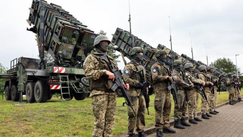Ukrajina sa snaží obísť zmrazenie zbraní zo strany USA – Politico