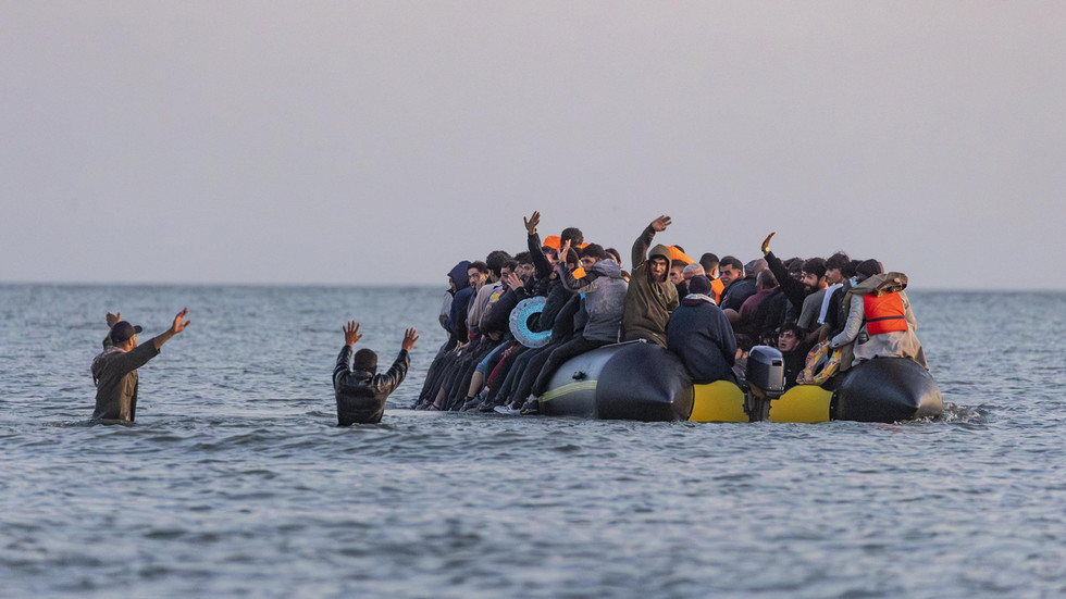 Francúzska polícia vstupuje do mora s nožmi, aby bojovala proti nelegálnej migrácii