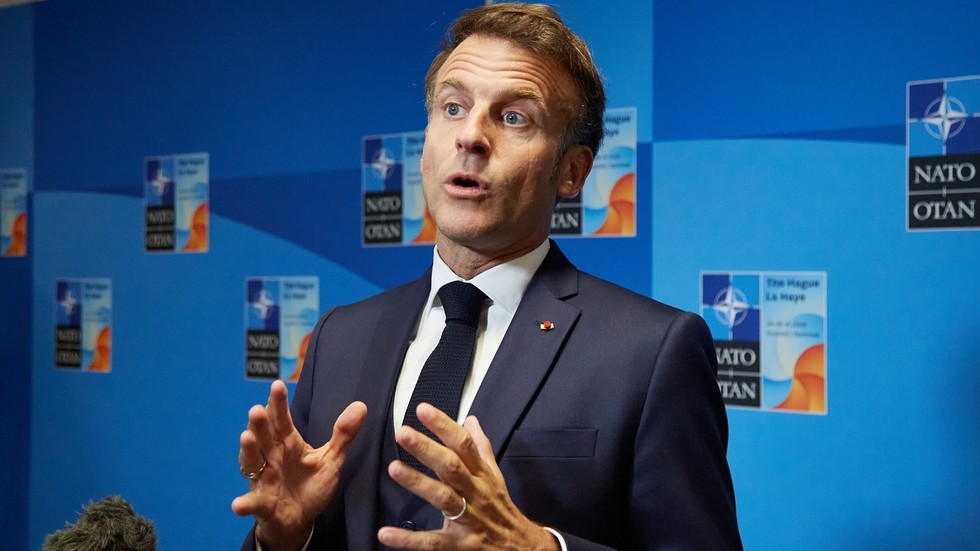 Macron prezradil témy, o ktorých hovoril s Putinom