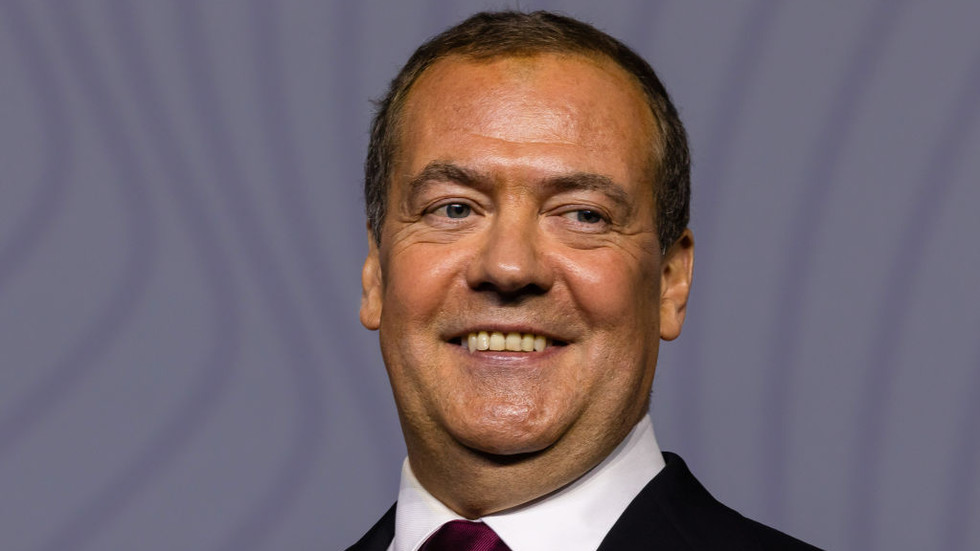 Šéf NATO „o lysohlávkach“, povedal Medvedev