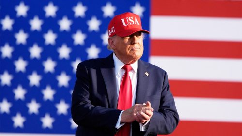 Prepustení úradníci ministerstva zahraničných vecí údajne využívajú svoje zručnosti v oblasti zmeny režimu na sabotáž Trumpa