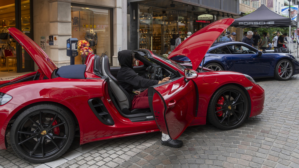 Nemecký gigant luxusných automobilov hlási ďalší výrazný pokles predaja