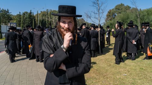 Izrael násilne povoláva ultraortodoxných študentov seminárov
