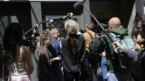 Francúzski vyšetrovatelia urobili raziu v centrále najväčšej opozičnej strany