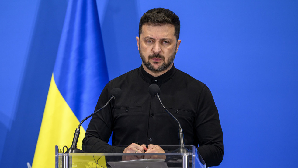 Zelensky hrozí Rusku „údermi na diaľku“