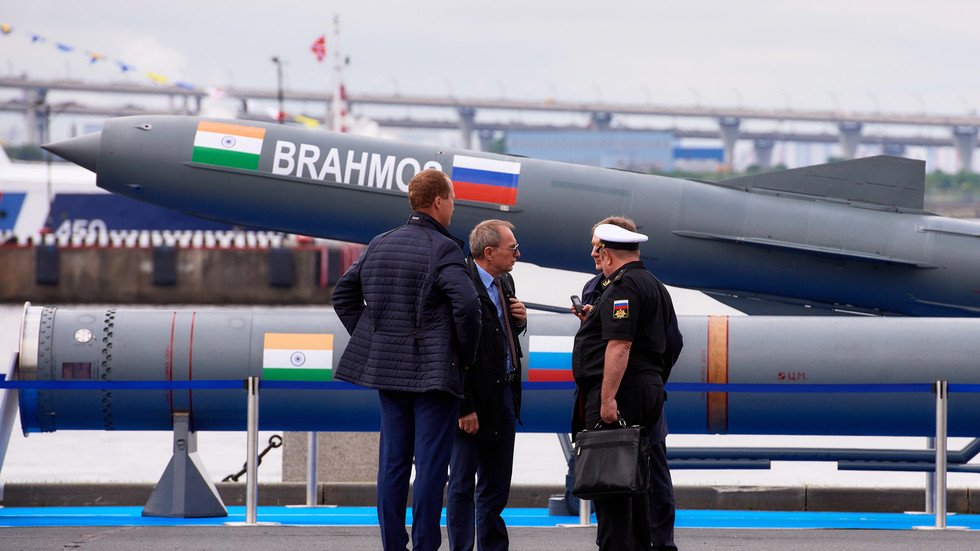 Indický minister obrany vyhlásil, že dopyt po raketách BrahMos rastie.