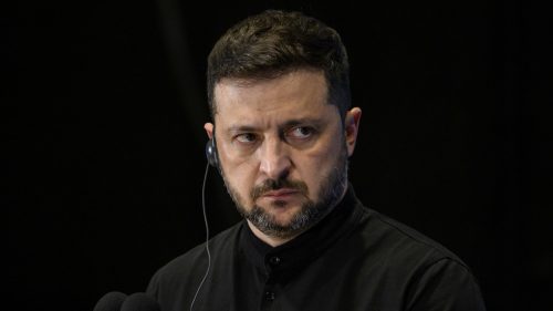 Zelensky sa stáva autoritatívnejším – FT