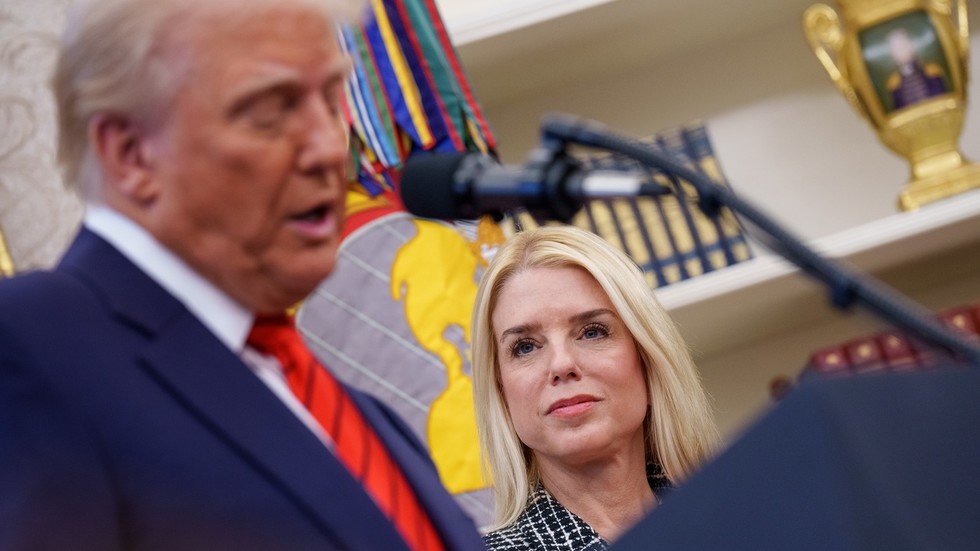 Trump nariadil zverejnenie Epsteinových „prepisov“