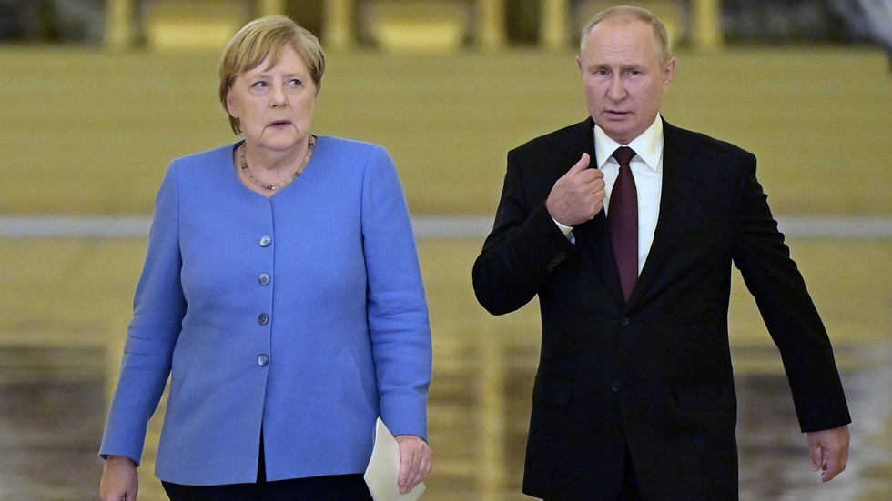 Putin doposiaľ odviedol lepšiu prácu ako ktorýkoľvek nemecký líder, povedal Tucker Carlson