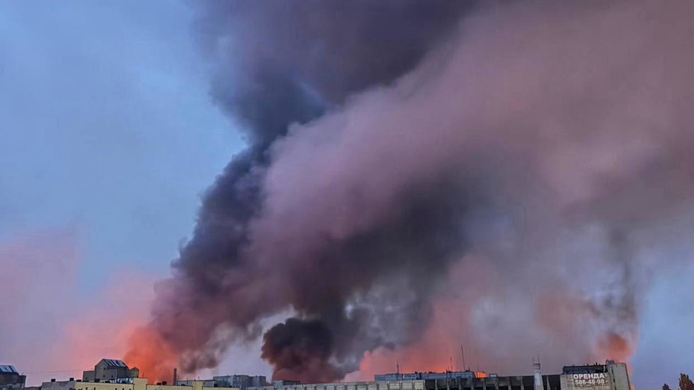 Kyjev zasiahli rakety a drony pri údajnom ruskom útoku (VIDEÁ)
