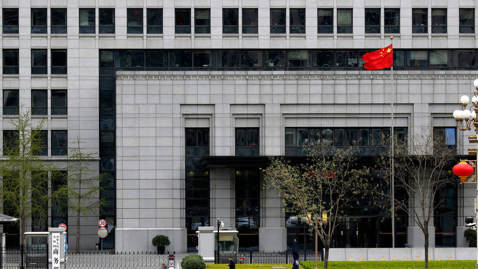 Peking kritizuje EÚ za zahrnutie čínskych firiem do sankcií voči Rusku Peking kritizuje EÚ za zahrnutie čínskych firiem do sankcií voči Rusku