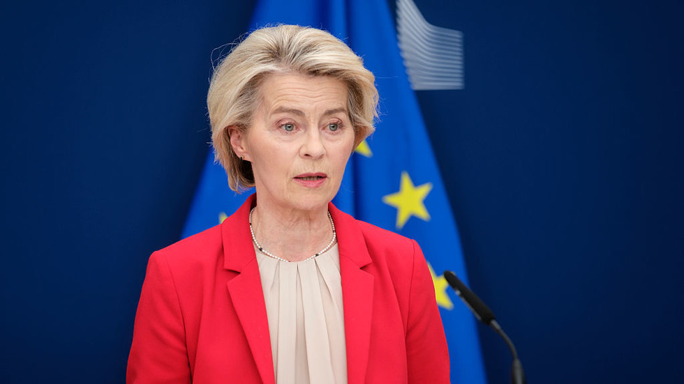 Von der Leyenová varuje Zelenského pred rizikom  ukrajinskej snahy o vstup do EÚ