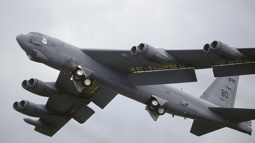 Americké osobné lietadlo sa vyhlo zrážke s bombardérom (AUX)