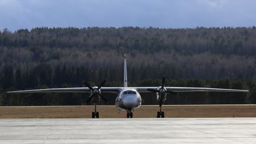 V Rusku sa zrútilo lietadlo so 49 ľuďmi na palube (VIDEO)