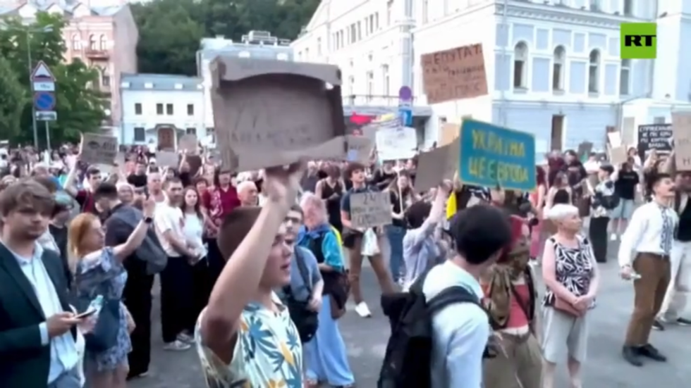 Nové protesty vypukli proti Zelenského zásahu proti protikorupčným agentúram