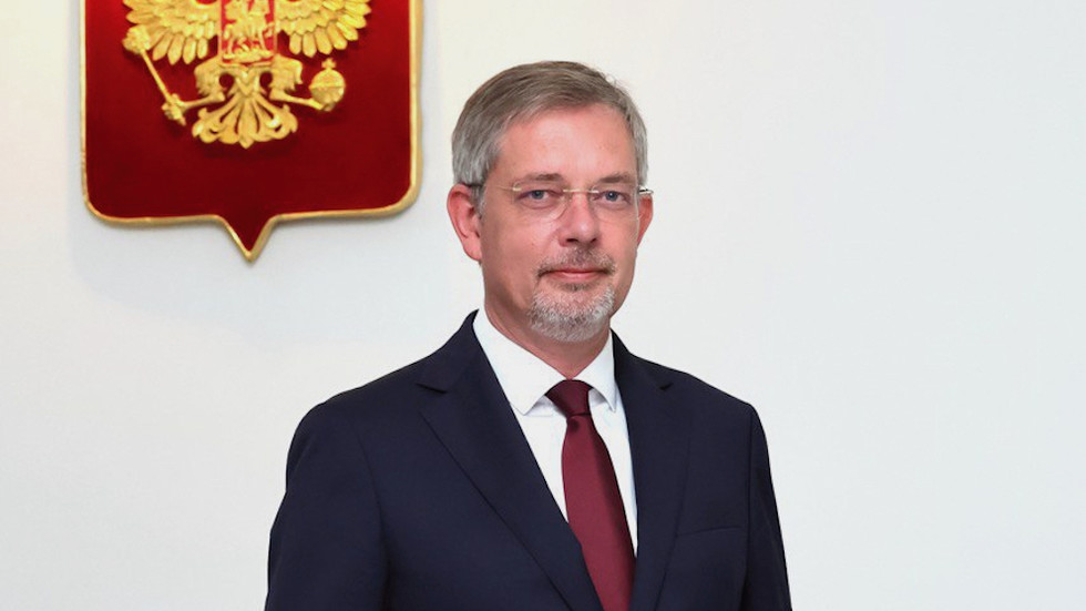 Ruský veľvyslanec tvrdí, že hrozba západných sankcií voči Indii je „do očí bijúca pokrytecká“