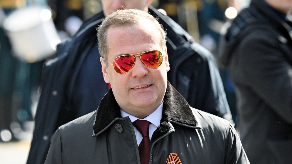 Medvedev Trumpovi odkázal: „Rusko nie je Izrael ani Irán“