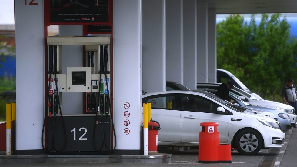 Rusko zakazuje všetok vývoz benzínu