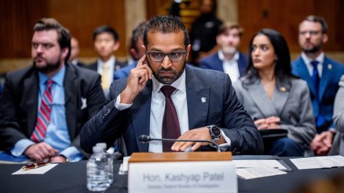 Šéf FBI našiel „spálené vrecia“ s dôkazmi o podvode Russiagate, tvrdia médiá