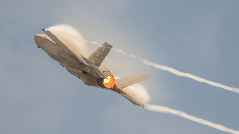 Lietadlo F-35 sa zrútilo v Kalifornii (VIDEO)