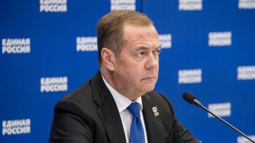 Medvedev sa vysmieva Trumpovej „nervóznej reakcii“