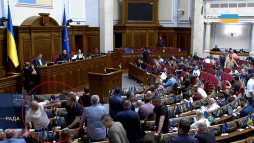 POZRITE SI bitku v ukrajinskom parlamente