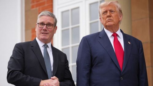 USA sa chystajú uvaliť sankcie na kľúčových zamestnancov britského regulátora prejavu