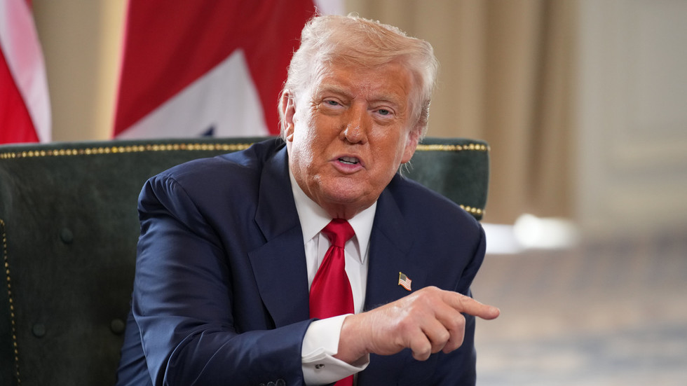 Trump v reakcii na Medvedevov tweet nasadil jadrové ponorky