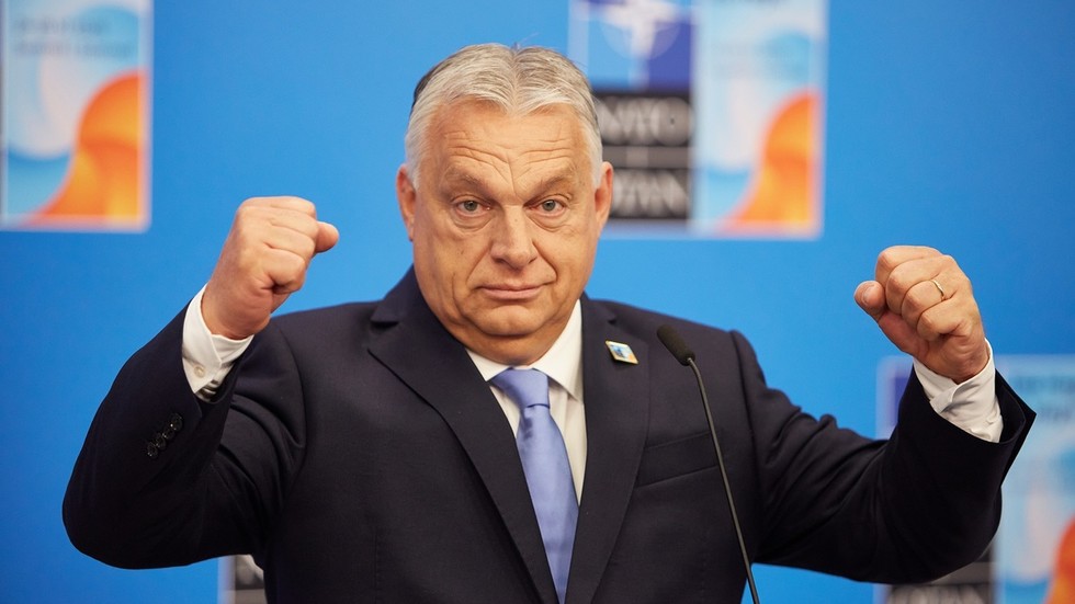 Orbán kritizuje „slabú a smiešnu“ EÚ