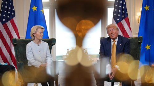 EÚ sa zo „strachu“ vzdala Trumpovým požiadavkám – Sunday Times