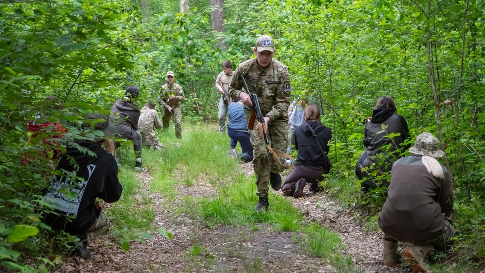 Ukrajina spustí vojenský výcvik pre tínedžerov už od 14 rokov – oficiálne Ukrajina spustí vojenský výcvik pre tínedžerov už od 14 rokov – oficiálne