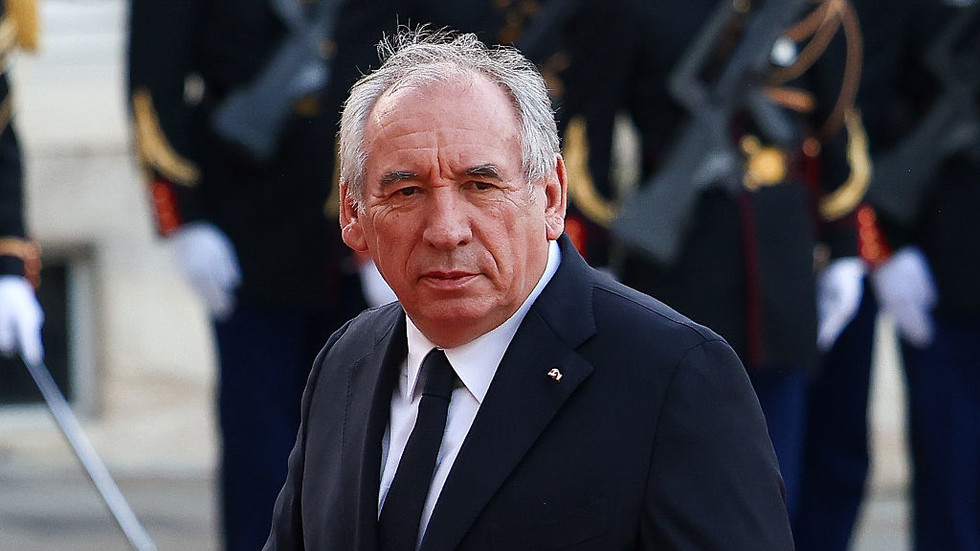 Francúzsky dlh rastie o 5 000 eur za sekundu, povedal premiér