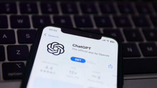 ChatGPT predstavuje nebezpečenstvo pre tínedžerov – dozorný orgán