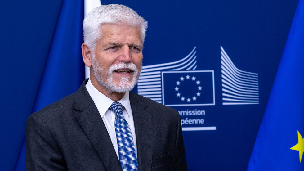Ukrajina musí akceptovať územné straty, aby prežila, vyhlásil prezident štátu NATO