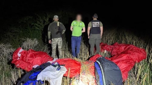 Zatkli Ukrajinca v bojovom veku , ktorý pripravoval paraglajd na útek