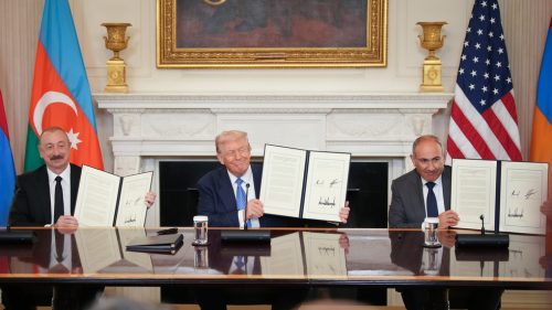 Arménsko a Azerbajdžan podpísali mierovú deklaráciu sprostredkovanú Trumpom